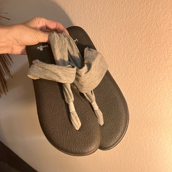 Sanuk fabric sandals! - Picture 3 of 8